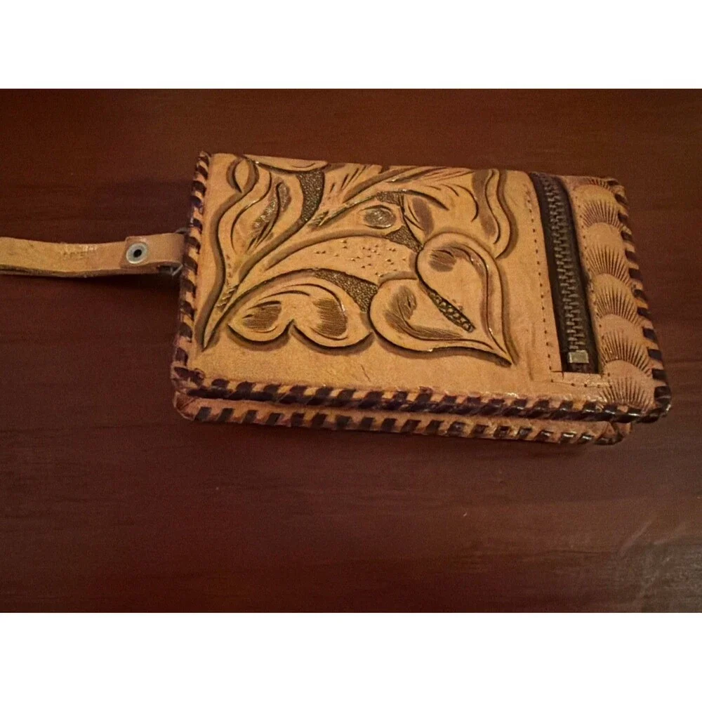 Vintage small leather Purse/Wallet Clasp zipper.  Mexico. Beautiful Hand Tooled!